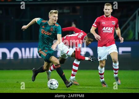 Perr Schuurs (Ajax) duelli Myron Boadu (AZ) durante il match Eredivisie AZ-Ajax nel Dicembre, 15 2019 a Alkmaar, Paesi Bassi. Foto di SCS/Sander Chamid/AFLO (Olanda) Foto Stock