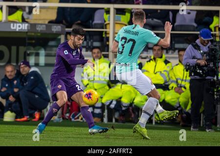 Marco Benassi (Fiorentina) Milano Skriniar (Inter) durante l'italiano 'Serie A' match tra Fiorentina 1-1 Inter a Artemio Franchi Stadium il 15 dicembre 2019 a Firenze, Italia. Credito: Maurizio Borsari/AFLO/Alamy Live News Foto Stock