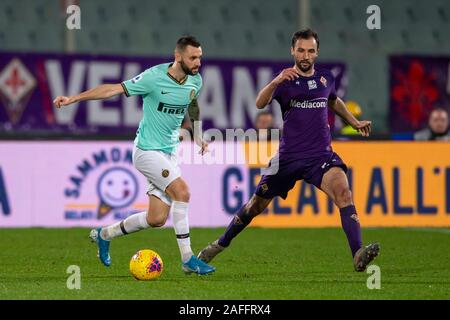Marcelo Brozovic (Inter) Milano Badelj (Fiorentina) durante l'italiano 'Serie A' match tra Fiorentina 1-1 Inter a Artemio Franchi Stadium il 15 dicembre 2019 a Firenze, Italia. Credito: Maurizio Borsari/AFLO/Alamy Live News Foto Stock