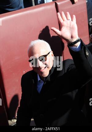 Philadelphia Eagles proprietario Jeffrey Lurie riconosce i fan prima di una partita contro Washington Redskins a FedEx in campo Landover, Maryland il 15 dicembre 2019. Foto/ Mike Buscher/Cal Sport Media Foto Stock