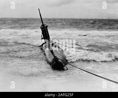 Giapponese tipo midget un sommergibile - Spiaggiata in Oahu orientale dopo averlo collegato a massa in seguito i tentativi di inserimento di Pearl Harbor durante il 7 dicembre 1941 attacco giapponese. La fotografia è stata scattata o subito dopo il 8 dicembre 1941. Copiate nel 1980 dal Comandante Squadriglia Sommergibili quattro report, serial 0570, del 26 dicembre 1941. Foto Stock