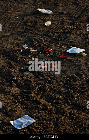 Giocattoli per bambini a sinistra nel parcheggio, Lindsey City Park, Canyon, Texas. Foto Stock