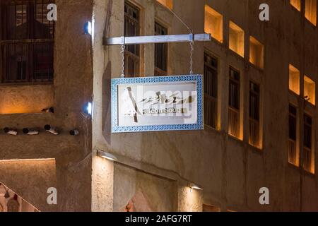 Segno per il souq Falcon, Doha, Qatar Foto Stock