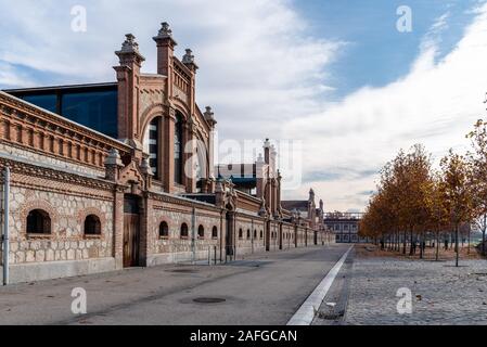 Madrid, Spagna - 9 Dicembre 2019: Matadero centro culturale di Madrid Rio. Matadero Madrid è un ex mattatoio nel distretto di Arganzuela, che Foto Stock