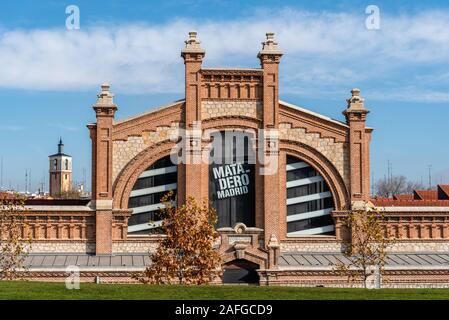 Madrid, Spagna - 9 Dicembre 2019: Matadero centro culturale di Madrid Rio. Matadero Madrid è un ex mattatoio nel distretto di Arganzuela, che Foto Stock