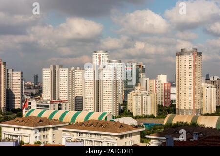 Moderno dall'alto del lato asiatico a Atasehir, il centro finanziario di Istanbul Atasehir è situato nel lato Asiatico di Istanbul, Turchia. Foto Stock