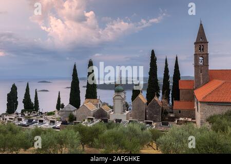 Vista panoramica dal convento francescano di Nostra Signora degli Angeli sopra la città Orebic, penisola di Sabbioncello, Dalmazia, Croazia Foto Stock