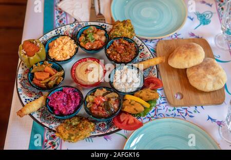 La Ultimate Mediterraneo Mezze Platter in Turchia Foto Stock