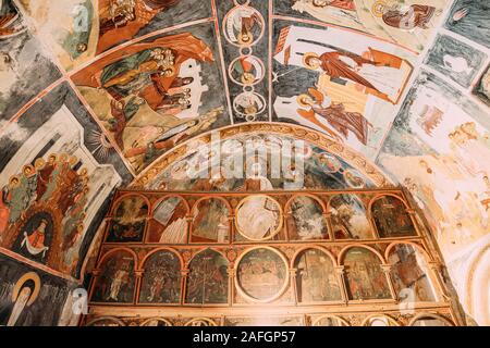 Canyon Martvili, Georgia - 15 Settembre 2017: affreschi medioevali nel monastero di Gelati. Foto Stock