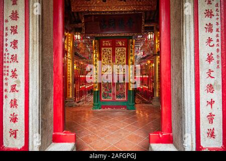 Ingresso del Tempio Man Mo, dedicato alla civile l Uomo Dio Tai e arti marziali dio Mo Tai. Sheung Wan, Hong Kong, Cina. Foto Stock