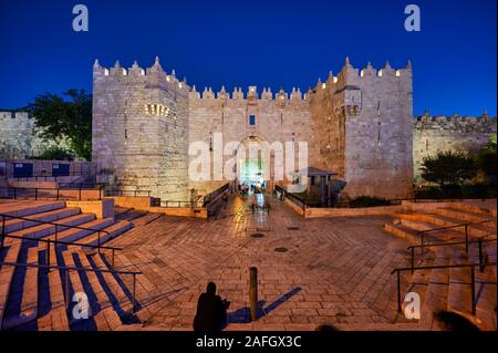 Gerusalemme in Israele. Porta di Damasco al tramonto Foto Stock