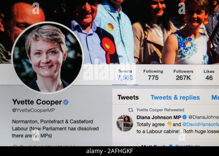 Account Twitter di Yvette Cooper - Membro del Parlamento per Normanton, Pontefract e Castleford. Foto Stock