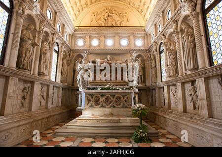 L'elaborato Cappella del Beato Giovanni di Trogir nella cattedrale di San Lorenzo nella città storica di Trogir, Croazia. Foto Stock