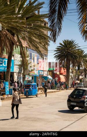 Etiopia, Tigray, Mekele, centro città, Hahefen St, negozi nel centro commerciale vicino al mercato centrale Foto Stock