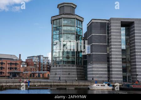 LEEDS, Regno Unito - 13 agosto: questa è una vista del Royal Armouries Museum, una popolare destinazione di viaggio su Leeds Dock sul 13 agosto 2019 in Leed Foto Stock