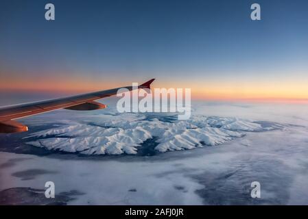 Oltre al Artic montagne: aereo sorvolare le montagne Khibiny nella penisola di Kola Foto Stock