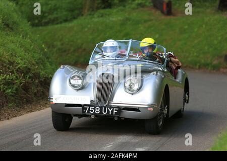 Un argento 1952 Jaguar XK120 a Shelsley Walsh, hillclimb Worcestershire, Regno Unito. Foto Stock