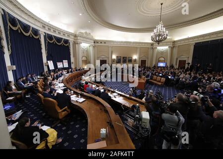 Ambasciatore degli Stati Uniti presso l'Unione europea Gordon Sondland è giurato in prima testimonianza prima di noi Casa Comitato di intelligence sul Campidoglio di Washington, mercoledì, nov. 20, 2019, durante una pubblica audizione impeachment del presidente Donald Trump's sforzi per legare gli aiuti degli Stati Uniti per l'Ucraina per le indagini dei suoi oppositori politici. Credito: Alex Brandon/Piscina via CNP | Utilizzo di tutto il mondo Foto Stock