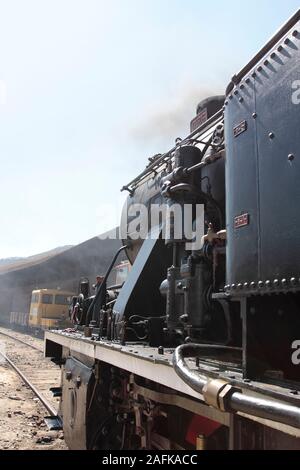 Chaves, Portogallo - 25 Luglio 2009: vecchia locomotiva a vapore. Foto Stock