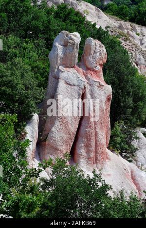 La Bulgaria, formazione di roccia denominata la pietra di aka di Nozze Nozze pietrificato, un fenomeno naturale nel villaggio di Zimzelen Foto Stock