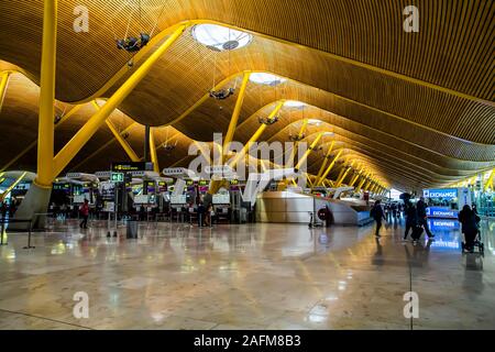 Residenziale ed elegante quartiere Chamberi, dove il leggendario Santiago Bernabeu Stadium si trova anche Foto Stock