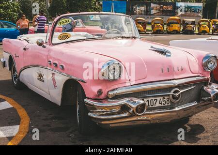 L'Avana, Cuba - Ottobre 18, 2019: Classic Car presso la Rivoluzione Plaza a l'Avana Foto Stock