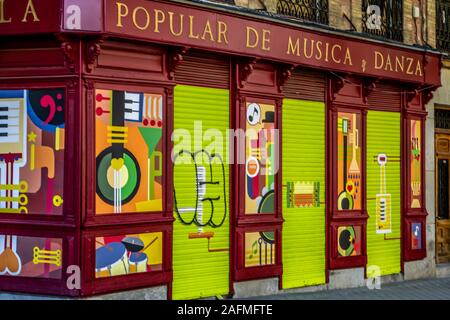 Residenziale ed elegante quartiere Chamberi, dove il leggendario Santiago Bernabeu Stadium si trova anche Foto Stock