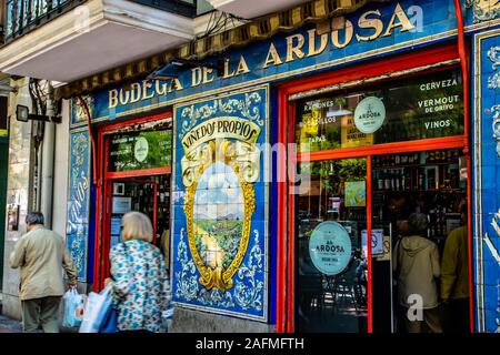 Residenziale ed elegante quartiere Chamberi, dove il leggendario Santiago Bernabeu Stadium si trova anche Foto Stock