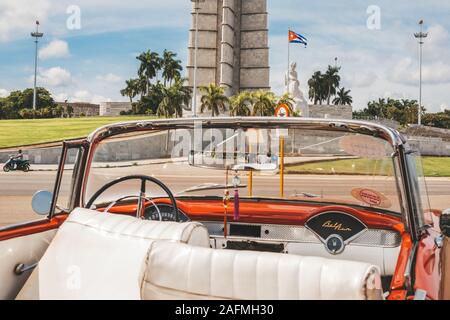 L'Avana, Cuba - Ottobre 18, 2019: Classic Car presso la Rivoluzione Plaza a l'Avana Foto Stock