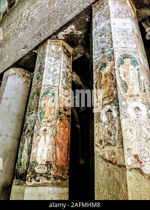 I dipinti nelle grotte di Ajanta prevalentemente narrano le storie Jataka. Queste sono le leggende buddista che descrive il precedente nascite di Buddha. Foto Stock