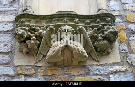 Stone scolpito Angel, St Mary's Church, Bridgwater, Somerset, Inghilterra, Regno Unito Foto Stock