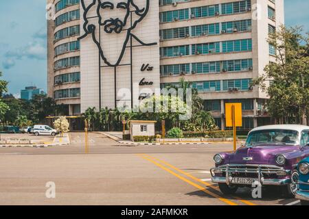 L'Avana, Cuba - Ottobre 18, 2019: Classic Car presso la Rivoluzione Plaza a l'Avana Foto Stock