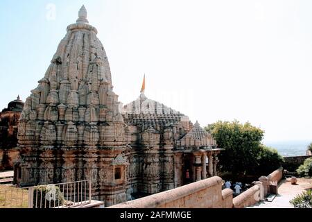 Il Samadhi Ishvara tempio è un tempio indù situato in Chittor Fort nel Rajasthan, India. È dedicato a Shiva, chi è chiamato 'Samadhi ishvara. Foto Stock