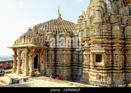 Il Samadhi Ishvara tempio è un tempio indù situato in Chittor Fort nel Rajasthan, India. È dedicato a Shiva, chi è chiamato 'Samadhi ishvara. Foto Stock