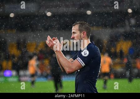 Tottenham Hotspur calciatore Harry Kane sotto la pioggia Foto Stock