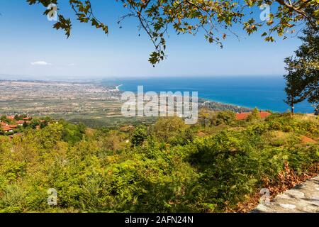 Paesaggio della Grecia. Costa del Mare Egeo nei pressi di Olimpic Montagna. Vista da Palaios Panteleimonas. Foto Stock