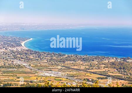 Paesaggio della Grecia. Costa del Mare Egeo nei pressi di Olimpic Montagna. Vista da Palaios Panteleimonas. Foto Stock