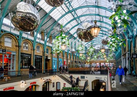 Stagione di festa di Natale, ovent Garden, Londra, Inghilterra, Regno Unito Foto Stock