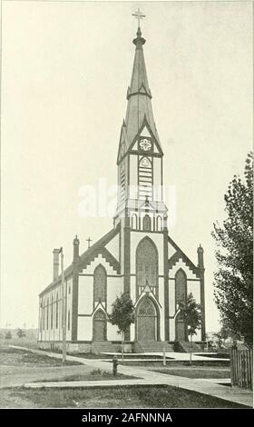 . Ratti Sprague storia della Grand Traverse e contee Leelanaw, Michigan : abbracciando un breve riepilogo del loro primo insediamento, lo sviluppo industriale e delle presenti condizioni, insieme con interessanti reminiscenze. REV. JOSEPH BAUER.. ST. Francesco Chiesa. TRAVERSE CITY GRAND TRAVERSE E LEELANAW contee. 787 Herbstreet, che ha costruito la sua casa a SuttonsBay. Egli ha partecipato a Traverse City una volta amonth, e attraverso i suoi sforzi la Chiesa firstCatholic era iniziata in 1X70. Esso wasa telaio piccolo edificio, venti quattro da thir-ty, situato vicino al sito dell'attuale chiesa.Da Suttons Bay Fr. Herbstreet wastrans Foto Stock