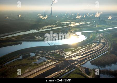 Vista aerea, area di costruzione, fiume Lippe, in background Chemiewerk azienda Evonik, Chemie Marl-Hüls, la riprogettazione e la diga estensione della Lippe dike, bet Foto Stock