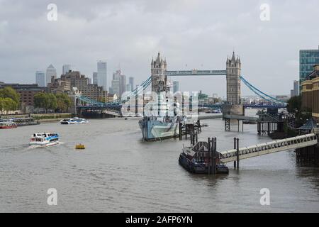 Il Tower Bridge e il Tamigi a Londra, Inghilterra Regno Unito Foto Stock