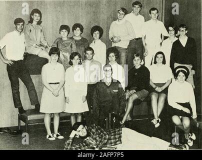 . Il rododendro [numero]. 1. Vicky Poulos 2. Becky Waldsworfh 3. Kitty Jones 4. Rachel Vaden 5. Brenda Pulliam 6. Kathy Howie 7. Judy Aplin 8. Rosemary Williams 9. Peggy Allen 10. Claudia Stout 11. Carlo Giles 12. Rita Sigmon 13. Sandy Davis 14. Carolyn Reece 15. Lo zenzero Mohr 16. Debbie Edwards 17. Jan Wotson 18. Judy Turner 19. Elaine Tedder 20. Susan Bradley 21. Bennie pace 22. Kay Davis 23. Patsy Creasy 24. Cheryl Todd 25. Marion Arnold 26. Baird Norcno 27. Jan Corcoran 28. Shay Helms 29. Donna Tolly 30. Diane re 31. Peggy Greer 32. Annette Fortune 33. Judy Clark 34. Vonda Stroupe 35. Foto Stock