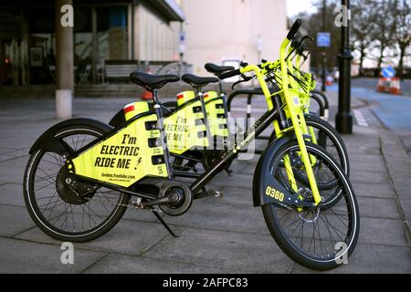 Londra REGNO UNITO 15 dic 2019 - Tre London Freebikes bici su strada di Londra Foto Stock