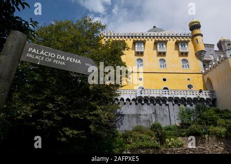 Segno che puntano a palazzo, pena Palace, Sintra Lisboa, Portogallo, Europa Foto Stock