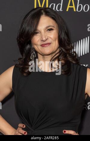 New York, NY, STATI UNITI D'AMERICA. Xvi Dec, 2019. Antonietta LaVecchia presso gli arrivi per pazzo circa voi Premiere, Rainbow Room al Rockefeller Center di New York, NY Dicembre 16, 2019. Credito: Jason Smith/Everett raccolta/Alamy Live News Foto Stock