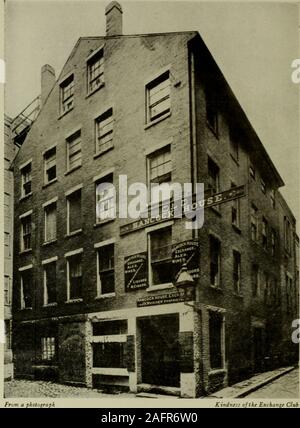 . Boston, un centinaio di anni una città : una raccolta di opinioni realizzato da stampe rare e vecchie fotografie che mostrano i cambiamenti che si sono verificati in Boston durante i cento anni della sua esistenza come una città, 1822- 1922. 4. La vecchia casa di HANCOCK in precedenza la vecchia taverna di Hancock, situato sul mais corte off Faneuil HallSquare. Fino al momento in cui essa è stata demolita nel 1902, era considerato theoldest tavern di Boston. 48 da una fotografia gentilezza dello scambio Club Boylston Street guardando verso Tremont Street. L' edificio in centro è ilvecchio biblioteca pubblica. 49 Boston Public Library 3 9999 06173 Foto Stock
