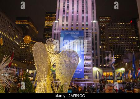 Christmas Angel al Rockefeller Center di New York City , Stati Uniti Foto Stock
