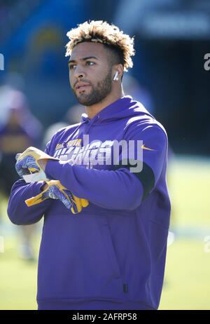 Carson, California, Stati Uniti d'America. 15 Dic, 2019. Minnesota Vikings manualmente l'estremità Irv Smith (84) prima che il gioco di NFL tra il Los Angeles Chargers e il Minnesota Vikings presso la dignità Salute Sport Park di Carson, California. Charles Baus/CSM/Alamy Live News Foto Stock