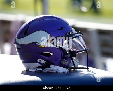 Carson, California, Stati Uniti d'America. 15 Dic, 2019. Minnesota Vikings casco durante il gioco di NFL tra il Los Angeles Chargers e il Minnesota Vikings presso la dignità Salute Sport Park di Carson, California. Charles Baus/CSM/Alamy Live News Foto Stock