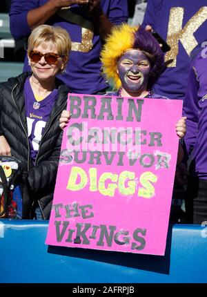 Carson, California, Stati Uniti d'America. 15 Dic, 2019. Minnesota Vikings tifosi durante il gioco di NFL tra il Los Angeles Chargers e il Minnesota Vikings presso la dignità Salute Sport Park di Carson, California. Charles Baus/CSM/Alamy Live News Foto Stock